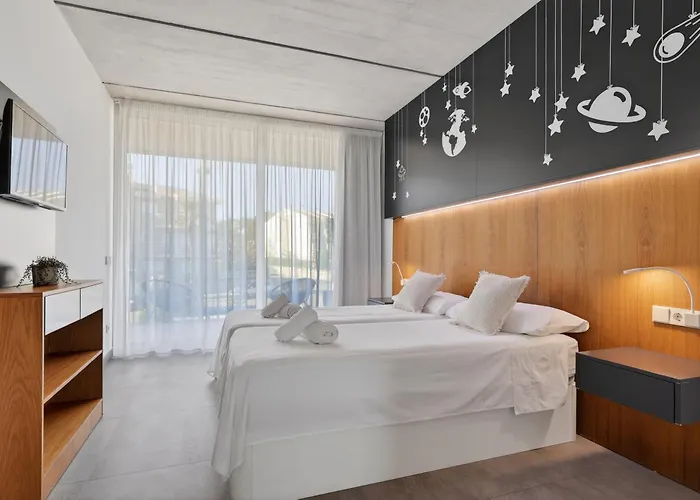 Luxury Mar With Arcade & Pool Table, Ps5