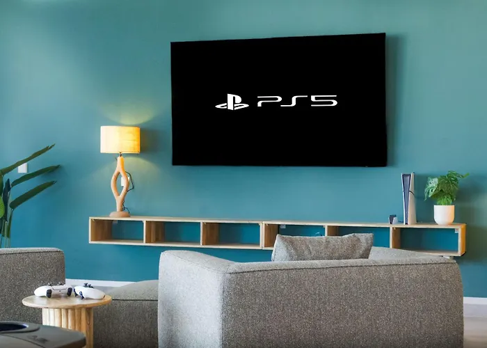 Luxury Mar With Arcade & Pool Table, Ps5 Вилла