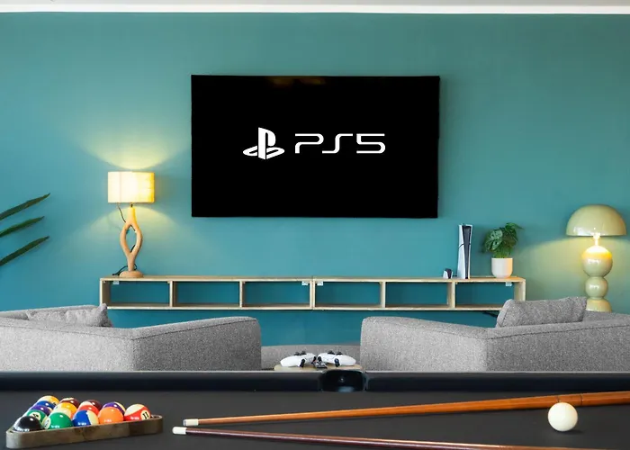 Luxury Mar With Arcade & Pool Table, Ps5 *