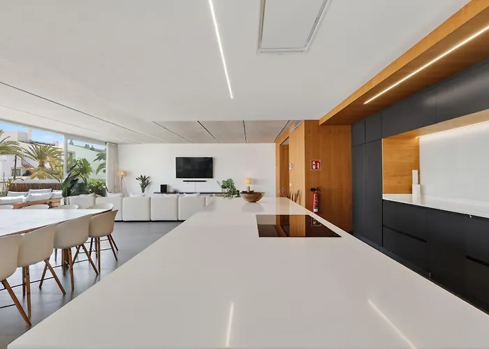 Luxury Mar With Arcade & Pool Table, Ps5 Вилла