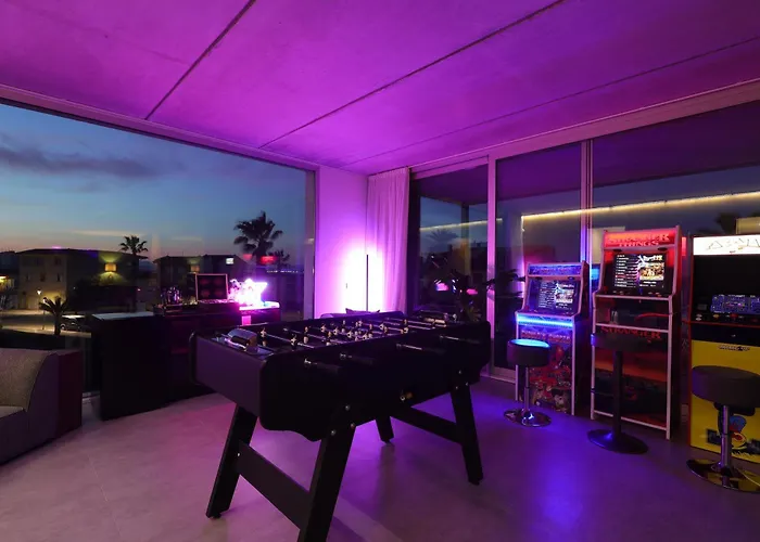 فيلة Luxury Mar With Arcade & Pool Table, Ps5