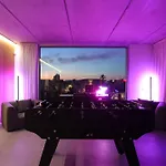 Villa Luxury Lumina With Arcade & Pool Table, Ps5