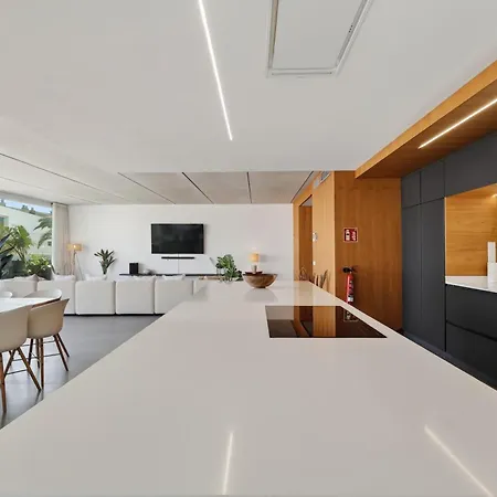 Luxury Lumina With Arcade & Pool Table, Ps5 Villa