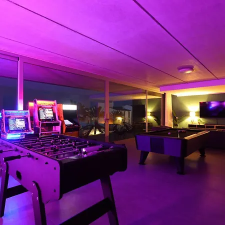 Luxury Lumina With Arcade & Pool Table, Ps5 *
