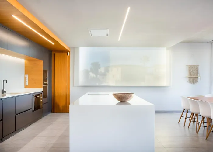 Luxury Mar With Arcade & Pool Table, Ps5 Villa *