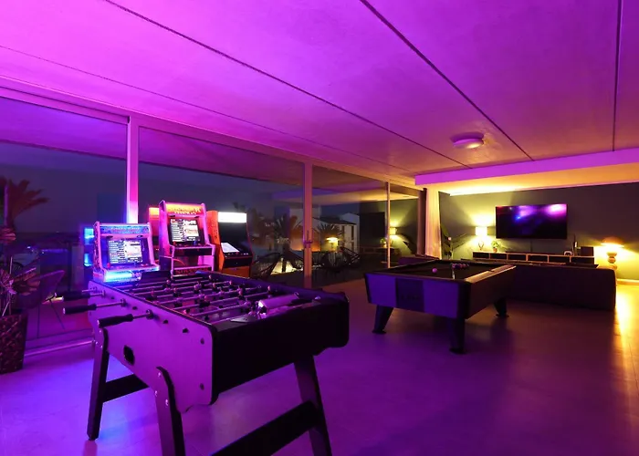 Luxury Mar With Arcade & Pool Table, Ps5 *